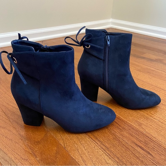 SOLD Blue Suede Booties Size 9 - Picture 2 of 8